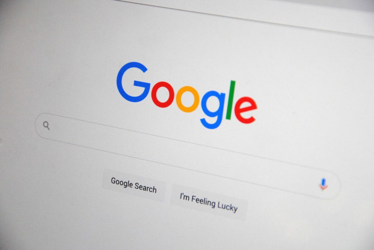 AI Overviews en France : les premiers chiffres confirment la perte de clics